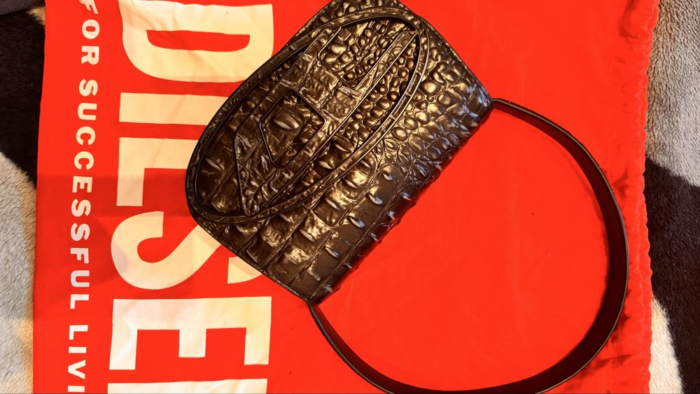 Культовая сумка DIESEL