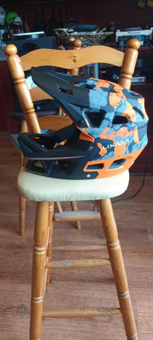 Нова каска Lixada Размер М