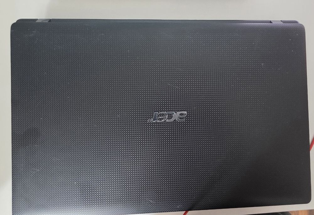 Vând 2 laptopuri, modelele 5742G și 5252