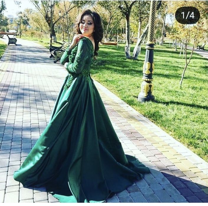 Продается длинное платье со шлейфом