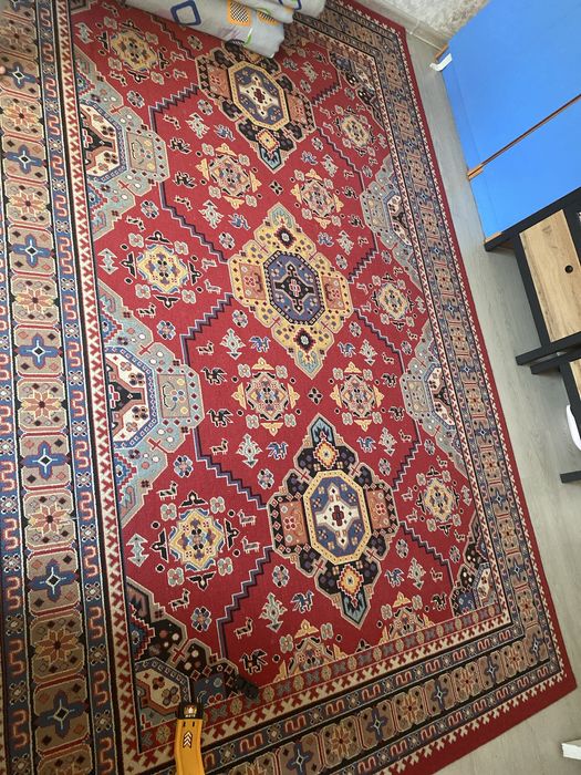 Сундук, ковер, шкаф для прихоже