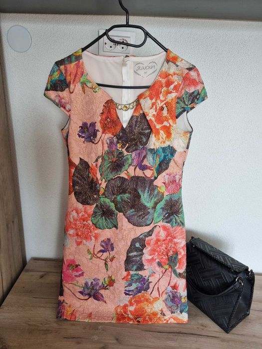 Красива рокля Junona