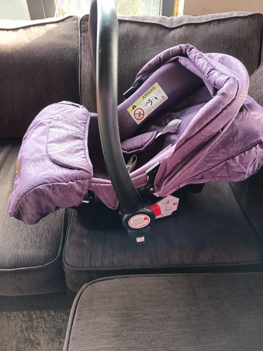 Vând căruț Chipolino Havana 3 în 1 Dhalia -550ron