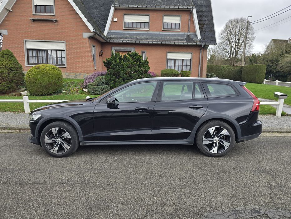 Volvo v60 Cross Country