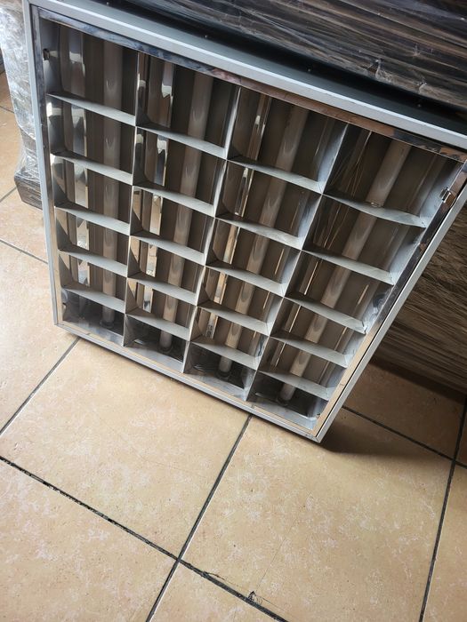 Продам люминесцентные светильники потолочные