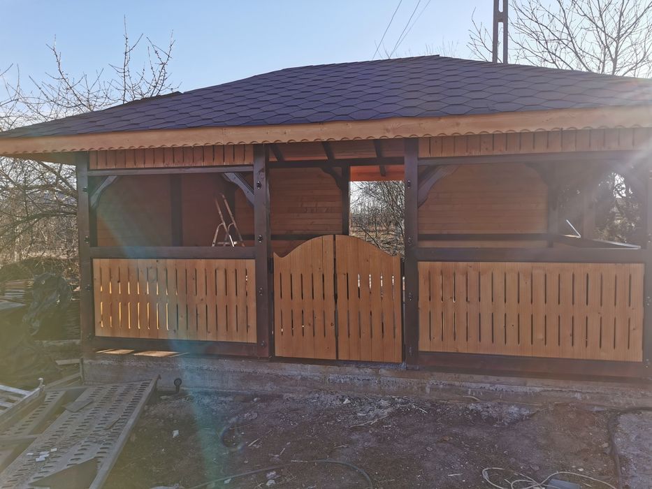 Foișor, terasa cabanuța de lemn.