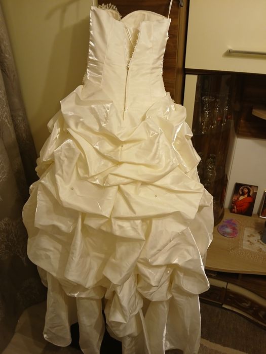 Vând Rochie de mireasă mărimea M