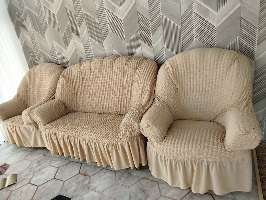 Продается комплект 1 диван и кресла