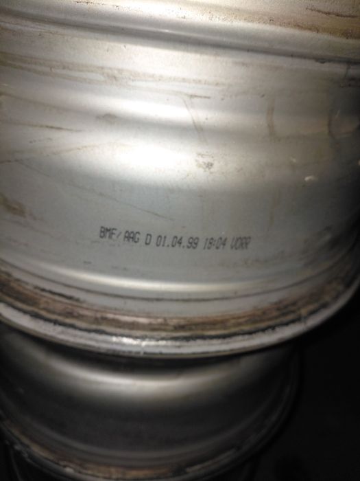 Продам диски  на БМВ  радиус 15 оригинал