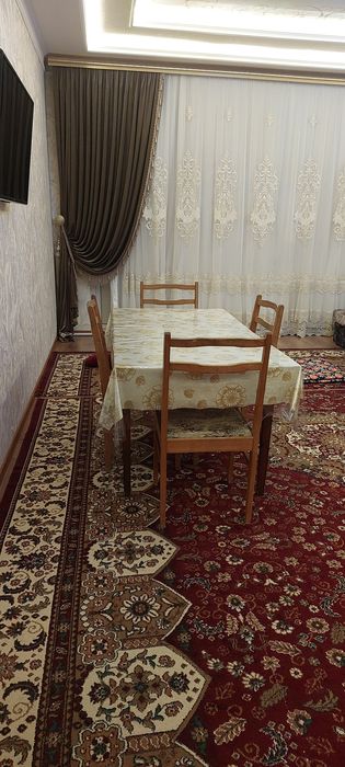 Продаётся стол и стулья