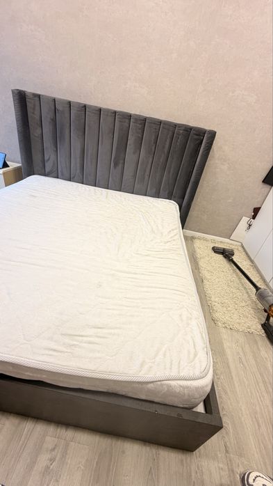 Кровать двуспальная