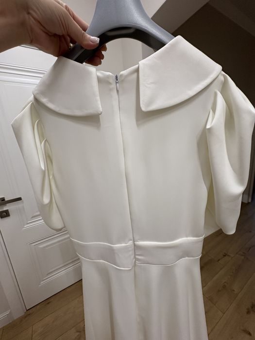 Нарядное белое платье