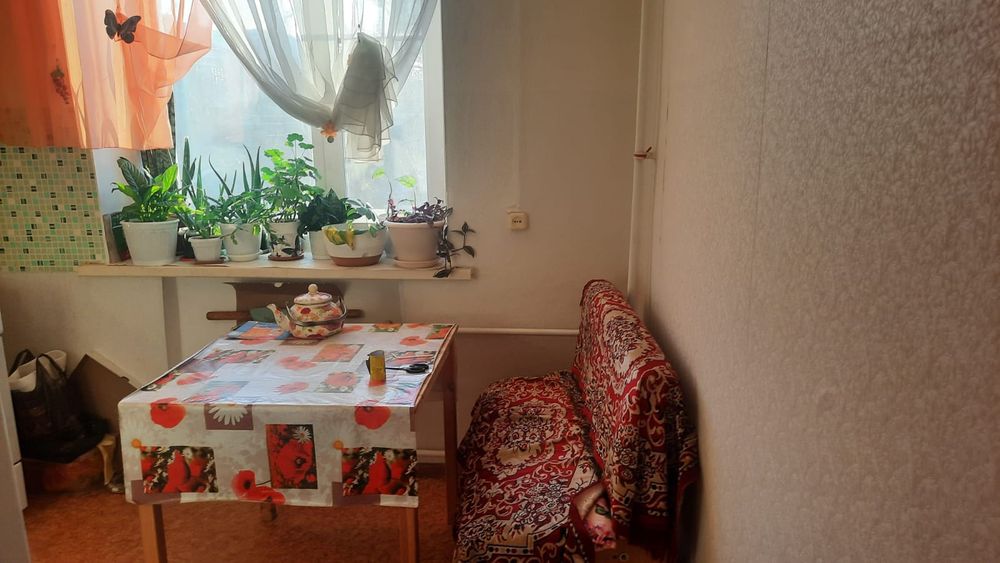 Продам квартиру 2, второй этаж