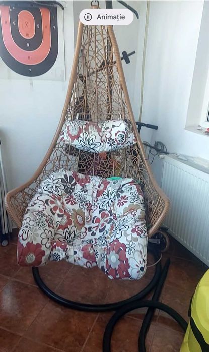 Balansoar din ratan maro cu perna
