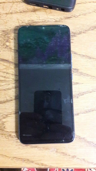 Продам телефон в хорошем состояние