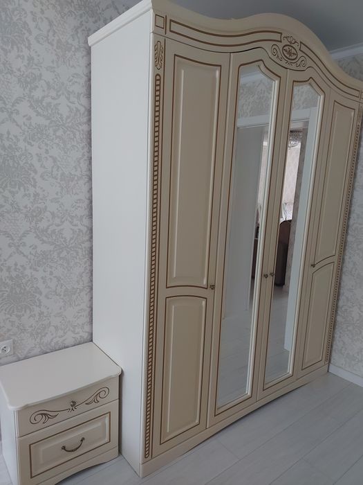 Продам спальный гарнитур