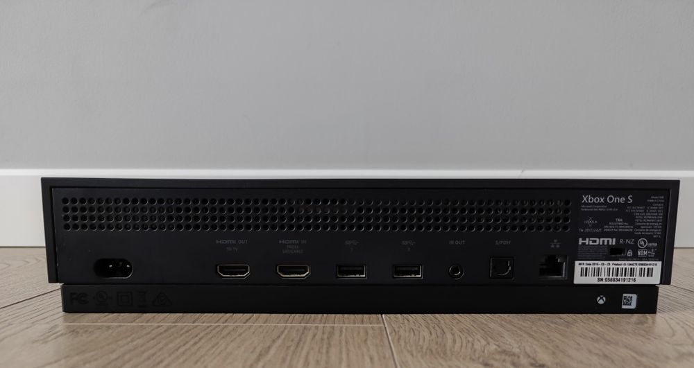 Игровая консоль Xbox One S на 1ТБ