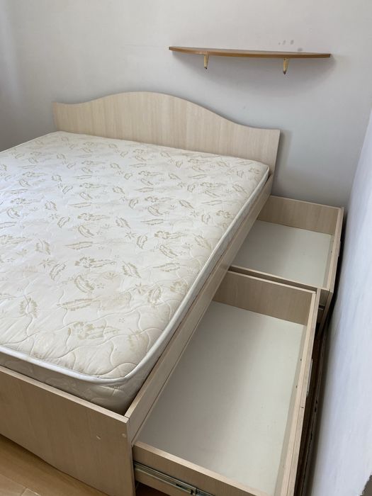 Двуспальная кровать