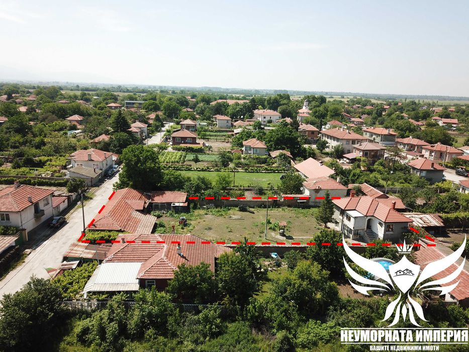 Двуетажна къща 160РЗП с голям двор 1250кв. двор в село Избеглии