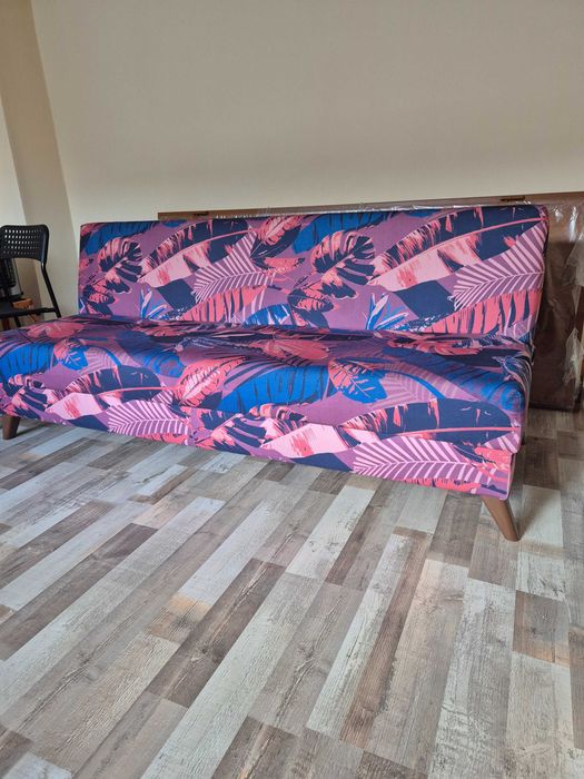 Разтегателен диван, в перфекгно състояние