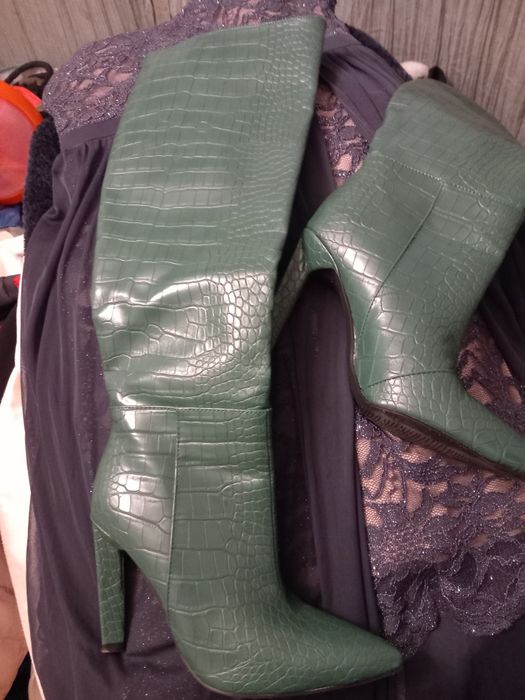 Vând cizme dama de culoare verde