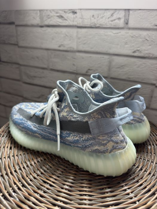 Adidasi Yezzy Nr 42 1/3