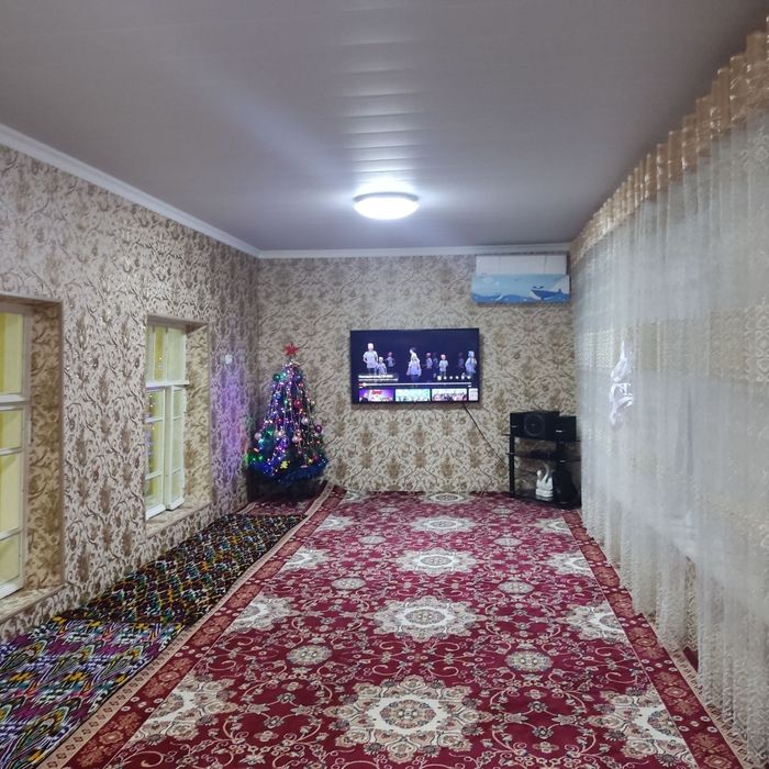 Хазора Спитамен шох кучасида ховли ижарага берилади.