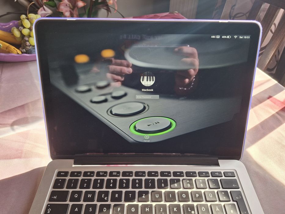 Лаптоп Apple MacBook Retina Mid 2015