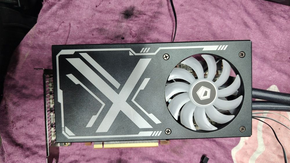Продам XFX Radeon RX 5700 XT
