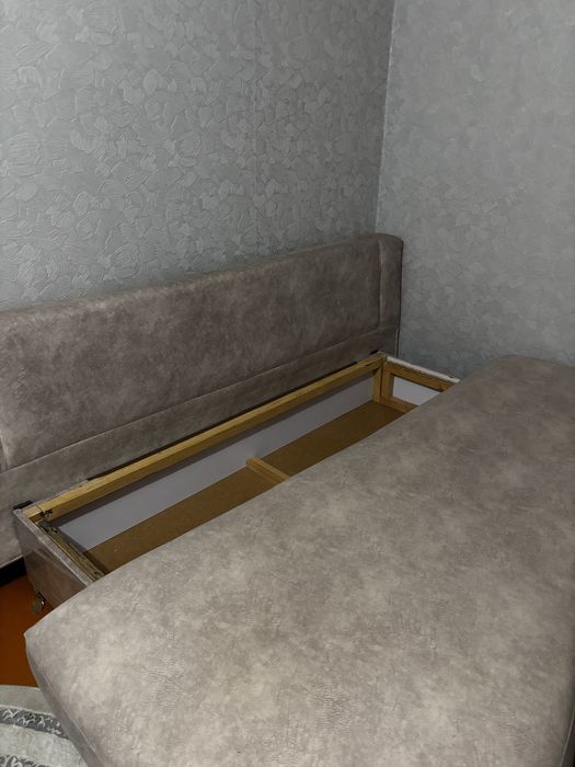 Продам диван — чистый, без пятен