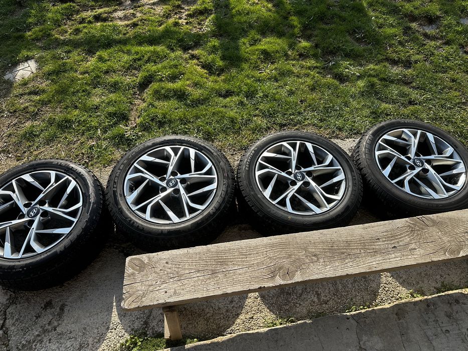 Продам зимние шины с дисками 215/55/17