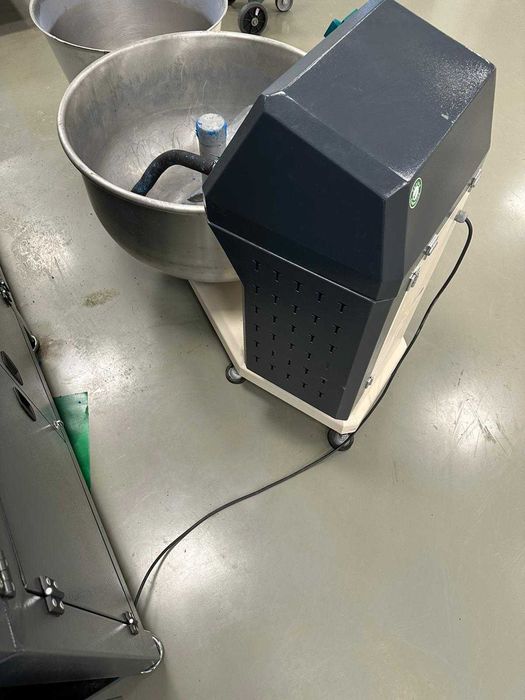 Тестобъркачка (миксер) Бъркачка 300 литра мощен мотор чисто нова