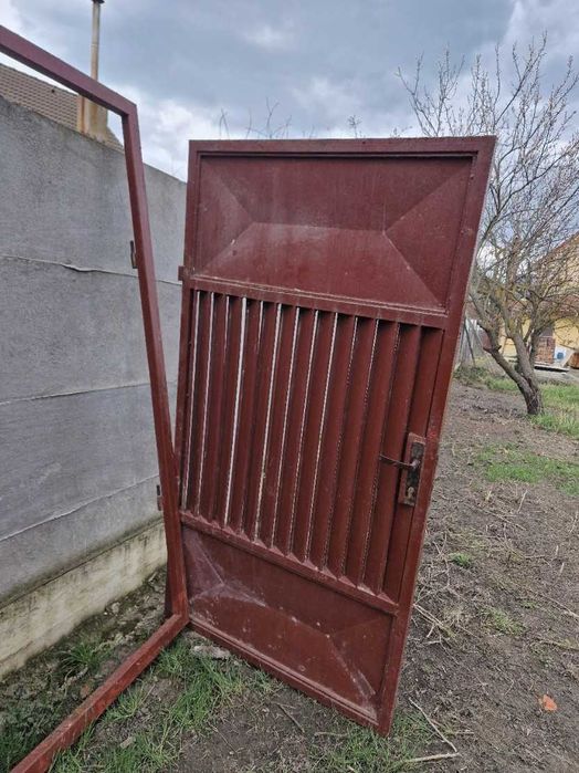 Poartă metalică masivă