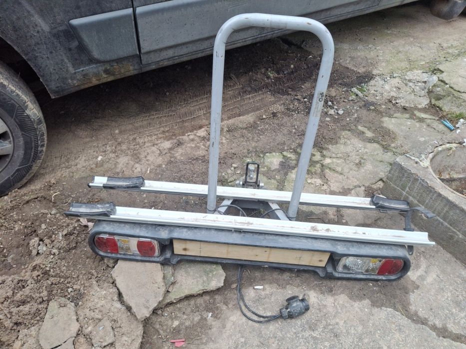 Suport rabatabil  biciclete cu prindere pe carlig auto