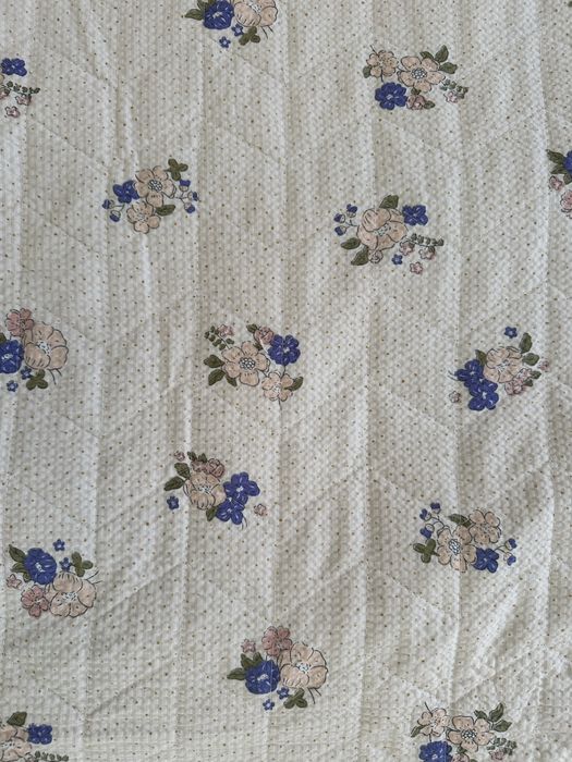 Продам 2 новых покрывала 140 на 200