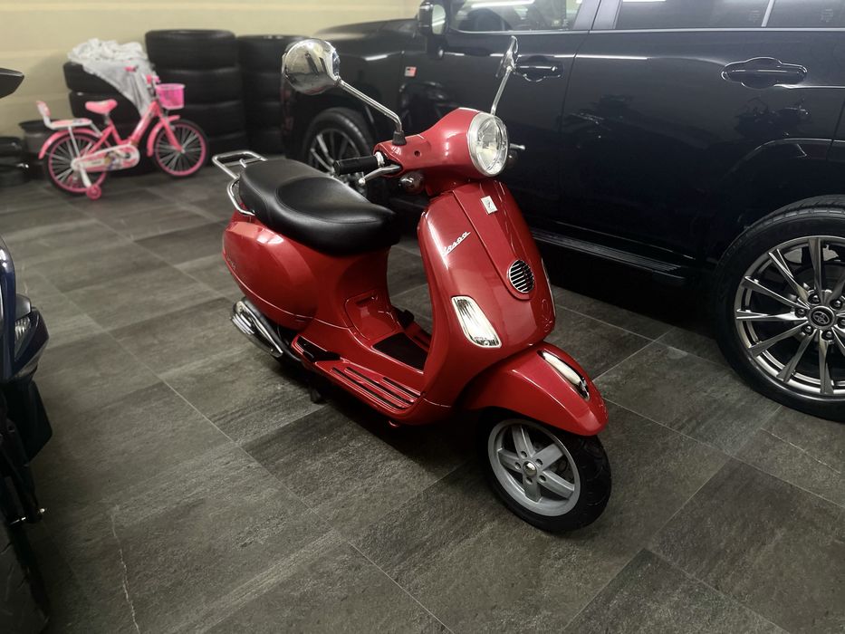 Продам скутер Vespa LX150IE