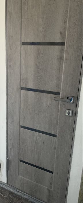 Продаю дверь 60/2000