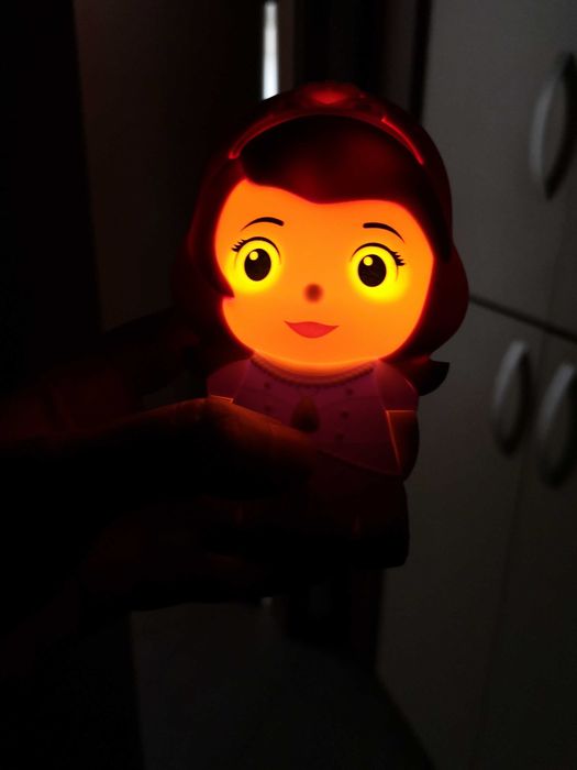 Доставка до СПИДИ АВТОМАТ 2,14€ - Нощни лампи - Скай от „Пес патрул“ и Philips Disney Sofia SoftPal