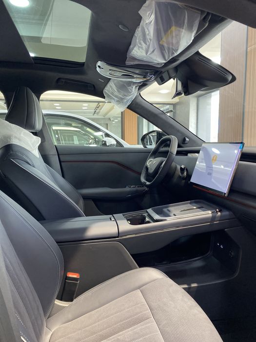 Voyah Courage Full Полный привод (AWD)