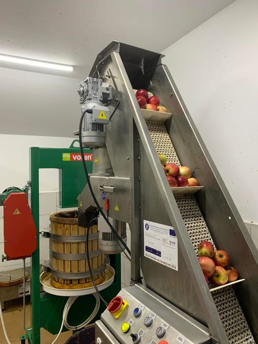 Produc suc natural de mere la comandă – Aduceți merele, primiți sucul!