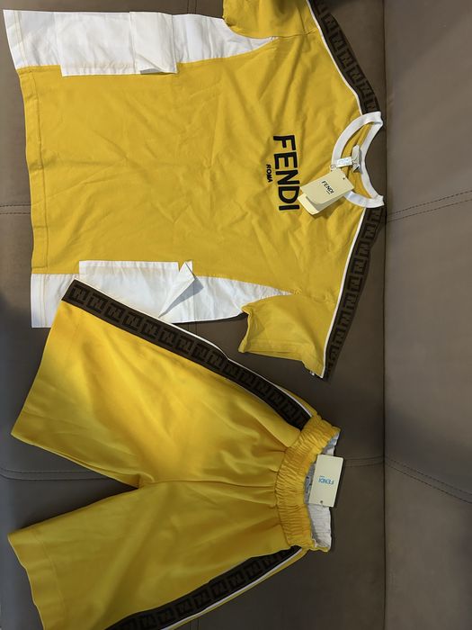 Екип за момче.