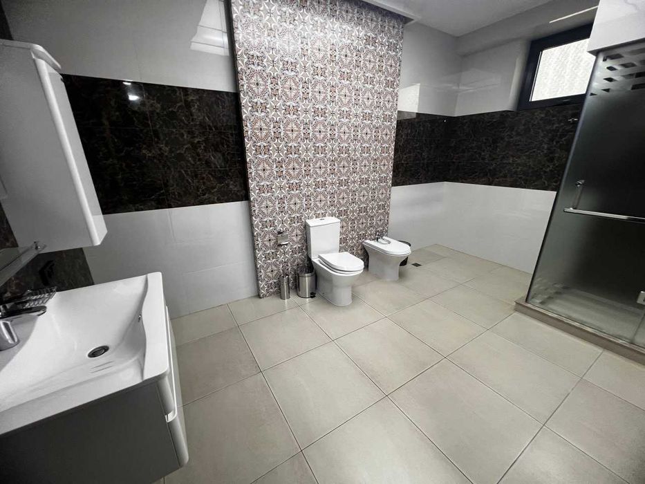 Современный офис в Ойбеке:статусная локация,панорамные окна,парковка(5