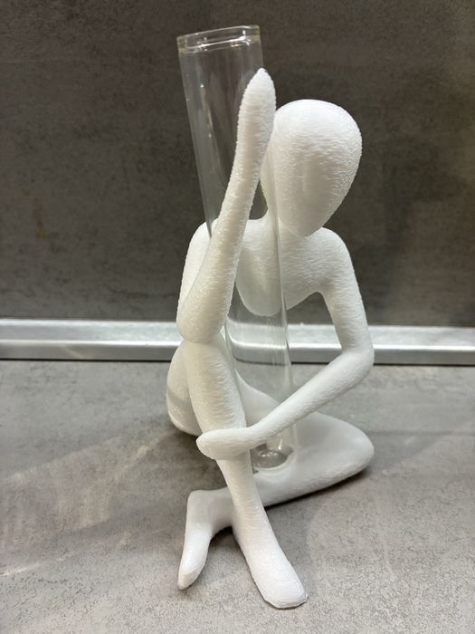 Statueta / vaza decorativa cu eprubeta