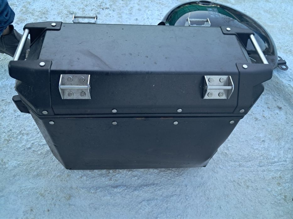 Спойлер Резервоар куфар за мотор 1 бр 20 е