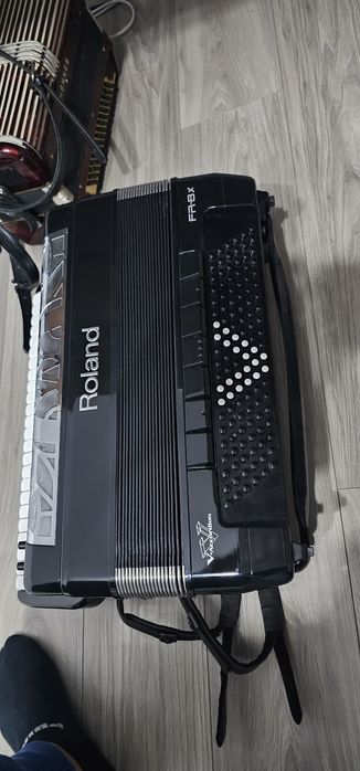 Roland FR-8x – stare impecabilă + baterie nou-nouță!