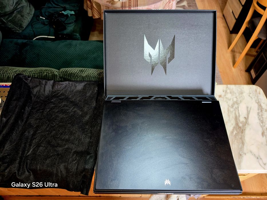 Acer Predator Helios 18 i9-13900HX/RTX 4080 12GB/32GB DDR5/2TB NVMe/250Hz DDS Mini LED/RGB  Като нов!
