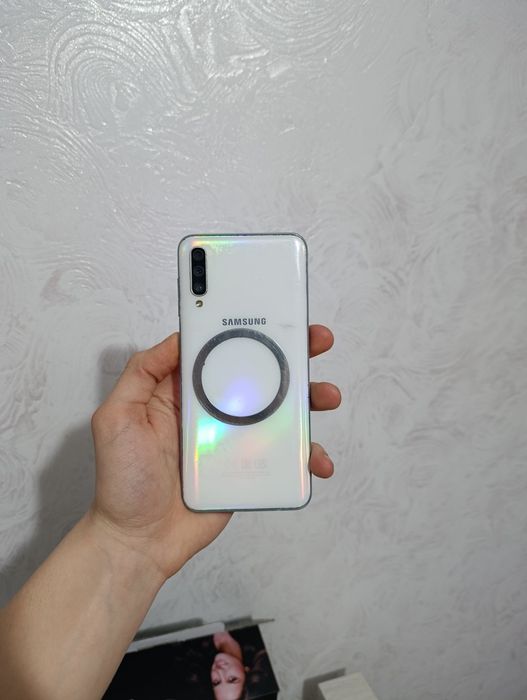 Продам телефон samsung a50