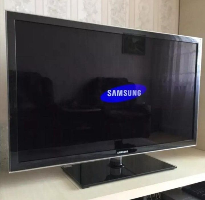 Samsung 106 см смарт телевизор