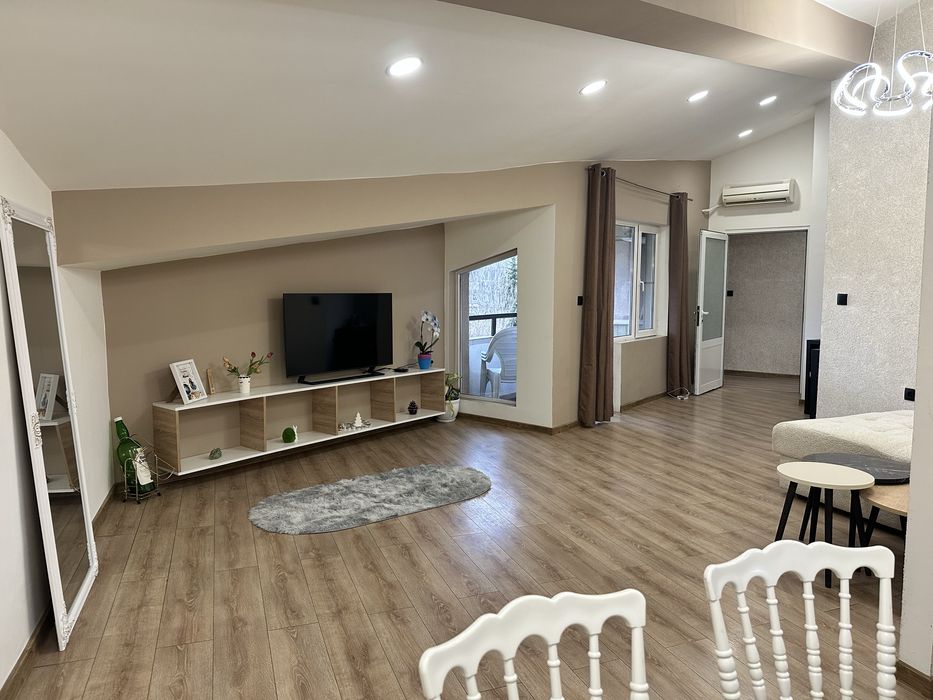Продава се просторен 4 стаен апартамент в ж.к. Люлин 6, гр. София - снимка 2