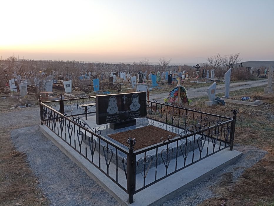 Памятники на века.